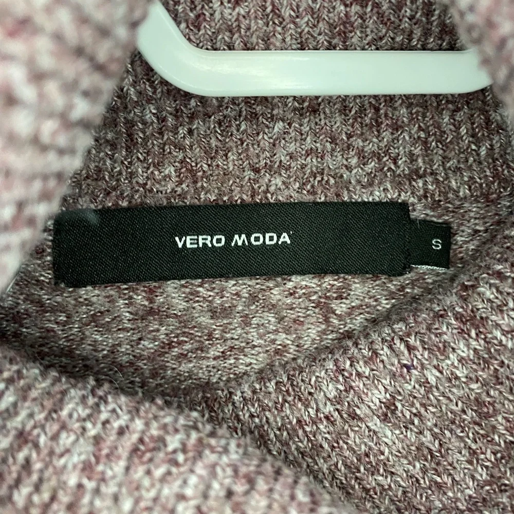 Vero moda burgundy turtle neck size S - Picture 3 of 3
